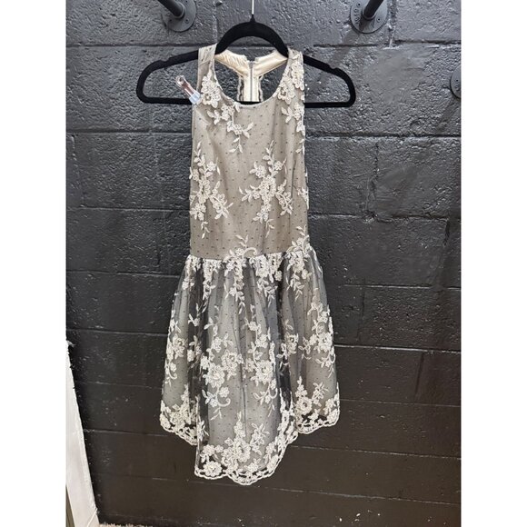 New Alice and Olivia Beatrice T-back Lace Fit And Flare Dress - Picture 5 of 8